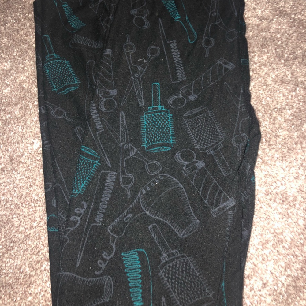 Lularoe cosmetologist leggings